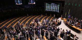 Congresso derruba veto de Lula e muda regras de penas ligadas ao 8 de janeiro