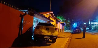 Dirigindo sob efeito de álcool, motorista bate em residência e acaba detido