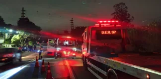 Duas pessoas ficam feridas após acidente; motorista abandona local e perde placa