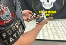 Dupla é presa com drogas e arma após abordagem da Força Tática em Bragança Paulista