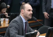 Moraes defende condenação de Eduardo Bolsonaro a um ano de prisão em regime aberto