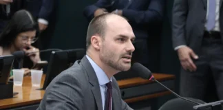 Moraes defende condenação de Eduardo Bolsonaro a um ano de prisão em regime aberto