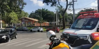 Motociclista fica ferido após colisão com carro em Atibaia