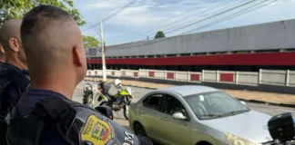 Mistério em Bragança Paulista: carro abandonado com marcas de tiros, hidrômetros e faca chama atenção das autoridades