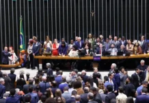 Câmara aprova PEC que prevê fim da escala 6×1 e redução da jornada para 40 horas semanais