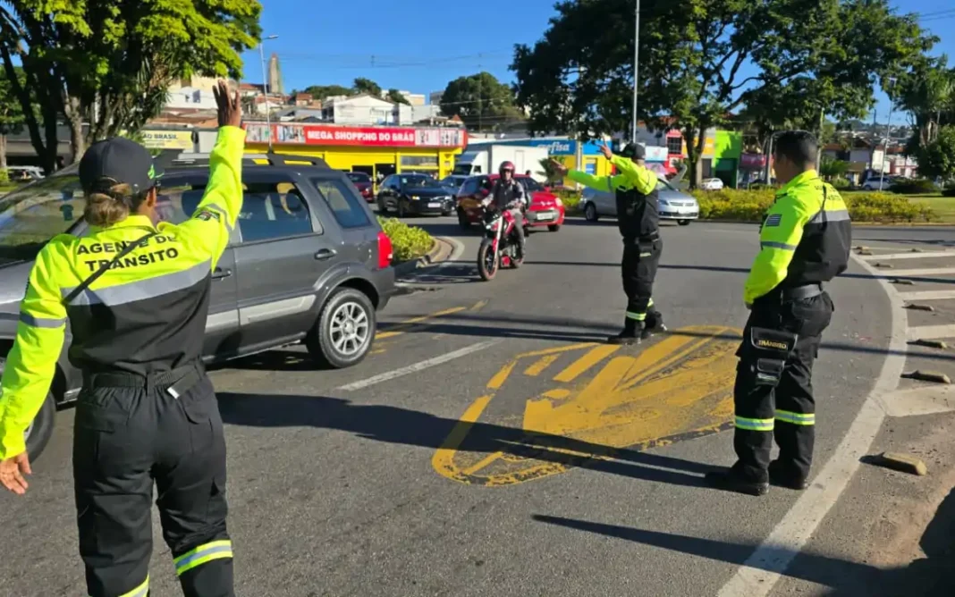 Ação educativa do Maio Amarelo reúne população e reforça alerta