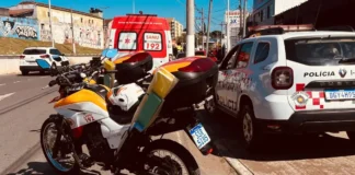 Acidente entre carro e moto deixa duas pessoas feridas no Recreio Estoril