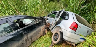 Acidente entre dois carros mobiliza equipes do SAMU em rodovia