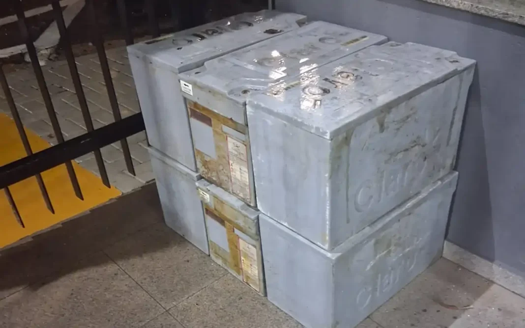 Dupla é presa em flagrante por furto de baterias de torre de telecomunicações e receptação em Atibaia