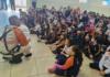 Em Bragança Paulista, equipe da Energisa orienta crianças sobre riscos de acidentes com eletricidade