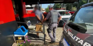 Homem é preso após ser encontrado com celular furtado e não pagar fiança em Pedra Bela