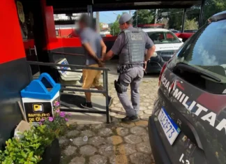 Homem é preso após ser encontrado com celular furtado e não pagar fiança em Pedra Bela