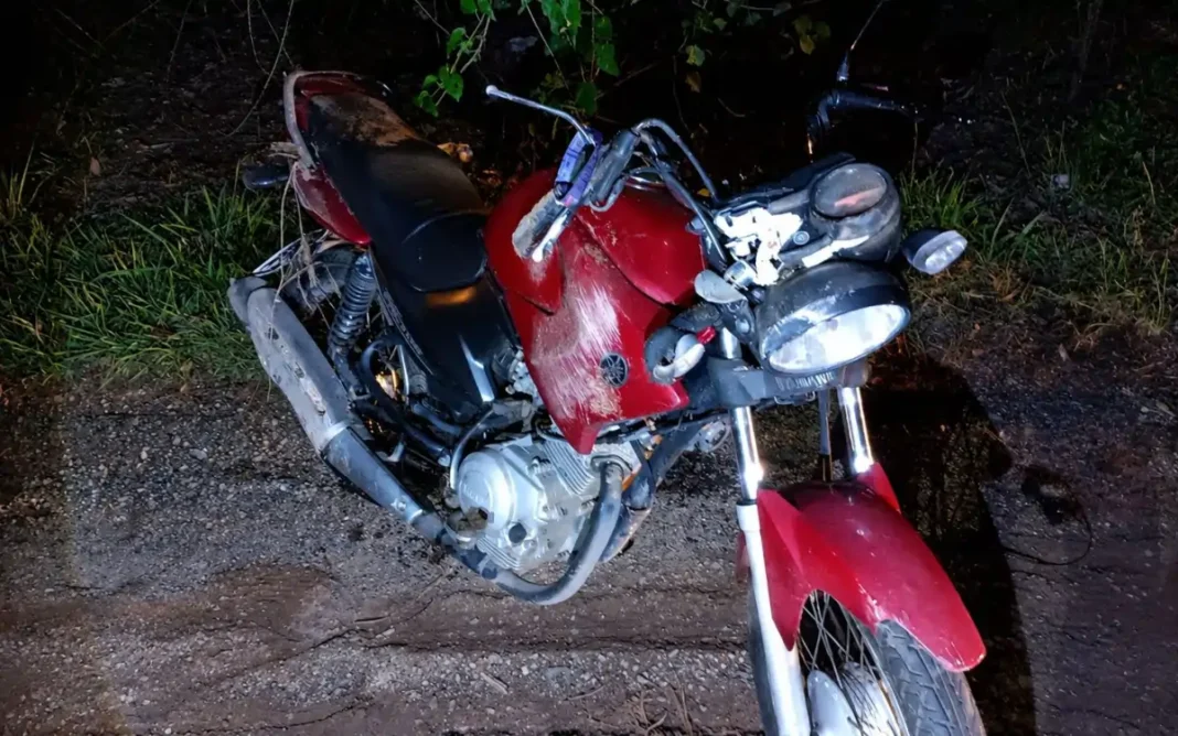 Motorista foge após atingir motociclista, que sofre fratura grave em rodovia de Bragança Paulista