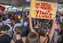 Órfãos de vítimas de feminicídio terão direito a pensão do INSS