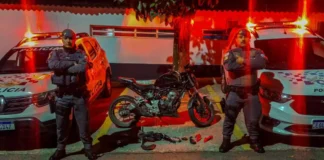 Polícia Militar prende dois por receptação e recupera moto furtada