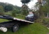Veículo atinge coqueiro após motorista perder o controle na Rodovia Padre Aldo Bolini