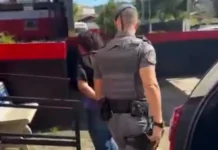 Abordagem na Feira do Rolo resulta na prisão de mulher procurada pela Justiça