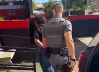 Abordagem na Feira do Rolo resulta na prisão de mulher procurada pela Justiça
