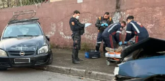 Acidente entre carros deixa uma pessoa ferida no bairro Parque Brasil