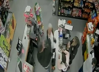 Criminosos tentam enganar atendente durante pagamento, mas plano é frustrado