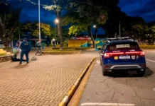 Enquanto a bola rolava, GCM flagra furto de cabos na Praça da Bíblia