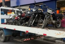 Equipe ROM realiza bloqueio viário e recolhe motocicletas irregulares