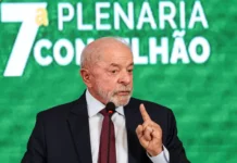 Governo estuda devolução de celular roubado nos Correios, diz Lula