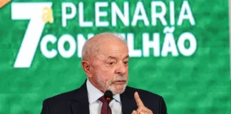 Governo estuda devolução de celular roubado nos Correios, diz Lula