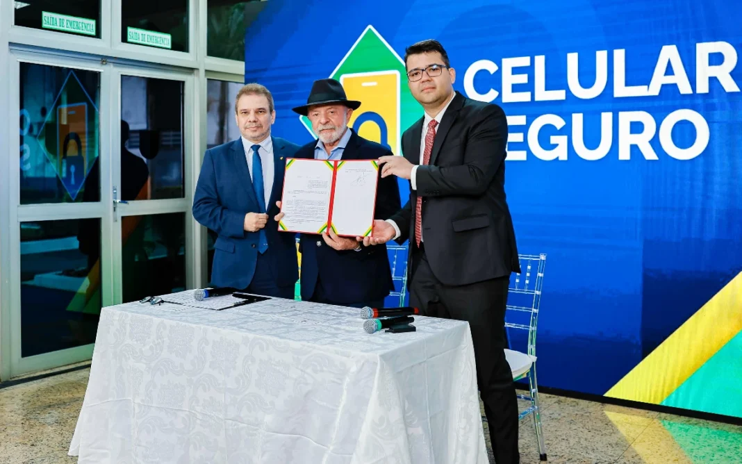 Lula anuncia “Serasa dos celulares roubados” e pede devolução de aparelhos