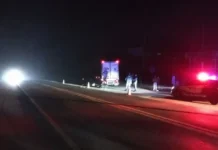 Motociclista morre após bater na traseira de caminhão em rodovia