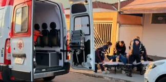 Motociclista fica ferido após colisão com carro na Vila Aparecida