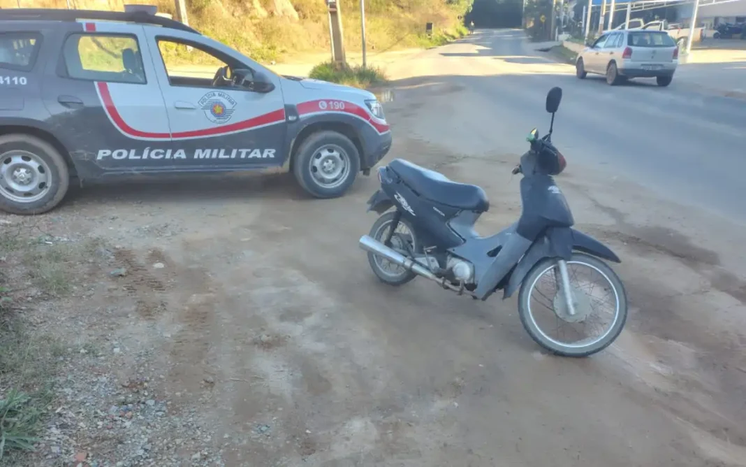PM identifica placa irregular e apreende motocicleta adulterada