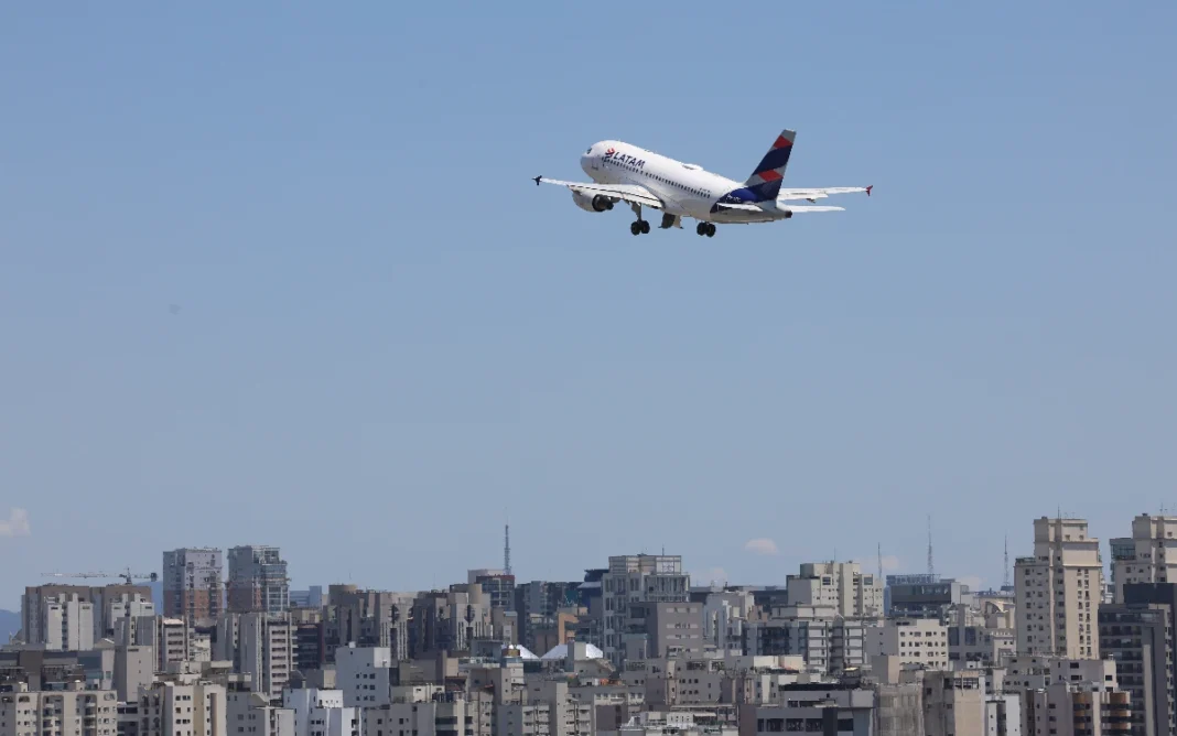 Petrobras reduz preço do querosene de aviação em 14,2% após três meses de alta