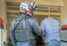 Tentou dar pinote na ROCAM, caiu da moto e terminou algemado