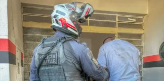 Tentou dar pinote na ROCAM, caiu da moto e terminou algemado