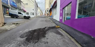 Trecho da Rua Professor Luiz Nardy segue interditado após danos causados pelas chuvas