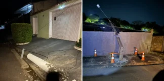 Caminhão enrosca em fios de telecomunicações e derruba postes no Jardim Sevilha, em Bragança Paulista