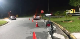 Colisão entre Honda Civic e motocicleta deixa motociclista ferido em Bragança Paulista