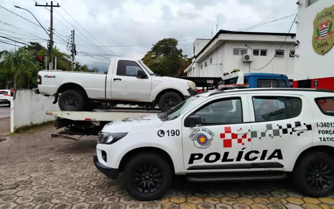 FORÇA TÁTICA PRENDE HOMEM POR RECEPTAÇÃO DE VEÍCULO ROUBADO