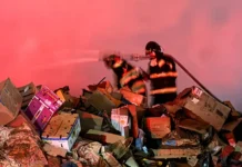 Incêndio atinge depósito de sucata em Bragança Paulista e mobiliza equipes dos Bombeiros