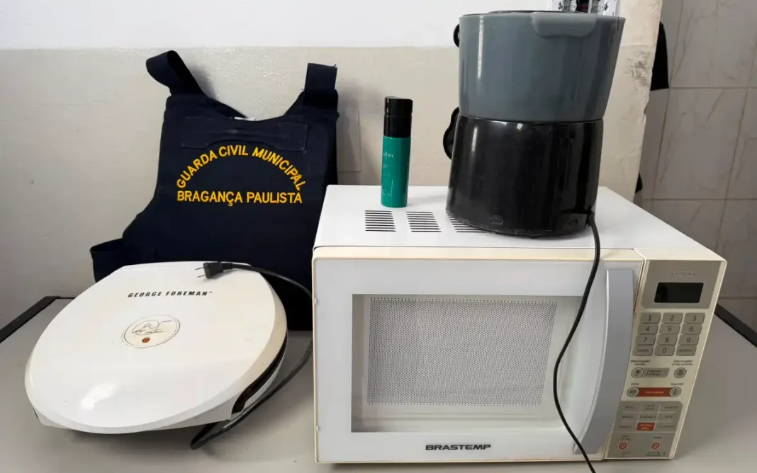 Ladrão que praticou vários furtos em residências é preso pela GCM com produtos furtados