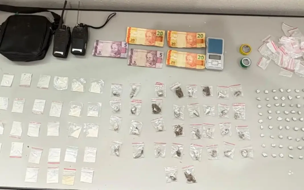 MULHER É PRESA POR TRÁFICO DE DROGAS DURANTE PATRULHAMENTO DA PM EM BRAGANÇA PAULISTA
