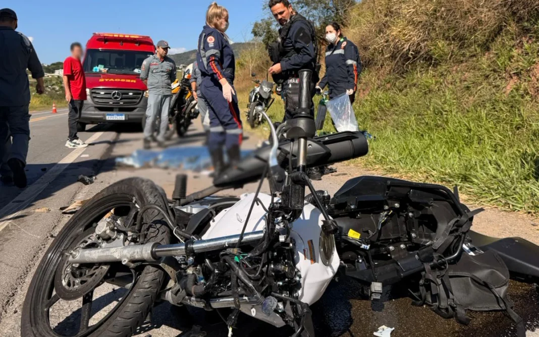 Motociclista morre em colisão com caminhão na Rodovia Alkindar Monteiro Junqueira