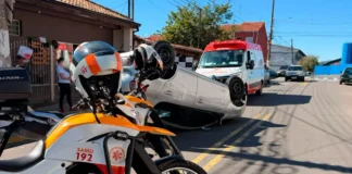 Mulher fica ferida após capotar carro em acidente no bairro Planejada 2