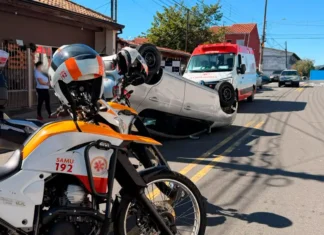 Mulher fica ferida após capotar carro em acidente no bairro Planejada 2