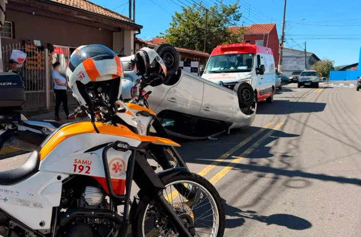 Mulher fica ferida após capotar carro em acidente no bairro Planejada 2