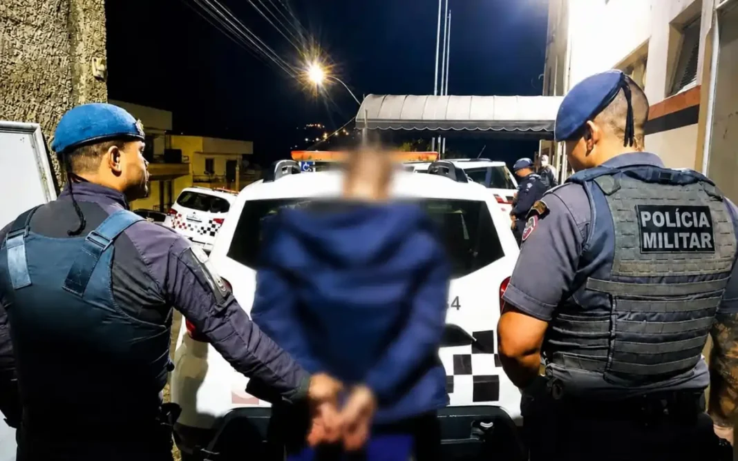 PM PRENDE FORAGIDO DA JUSTIÇA COM MAIS DE 25 ANOS DE PENA A CUMPRIR