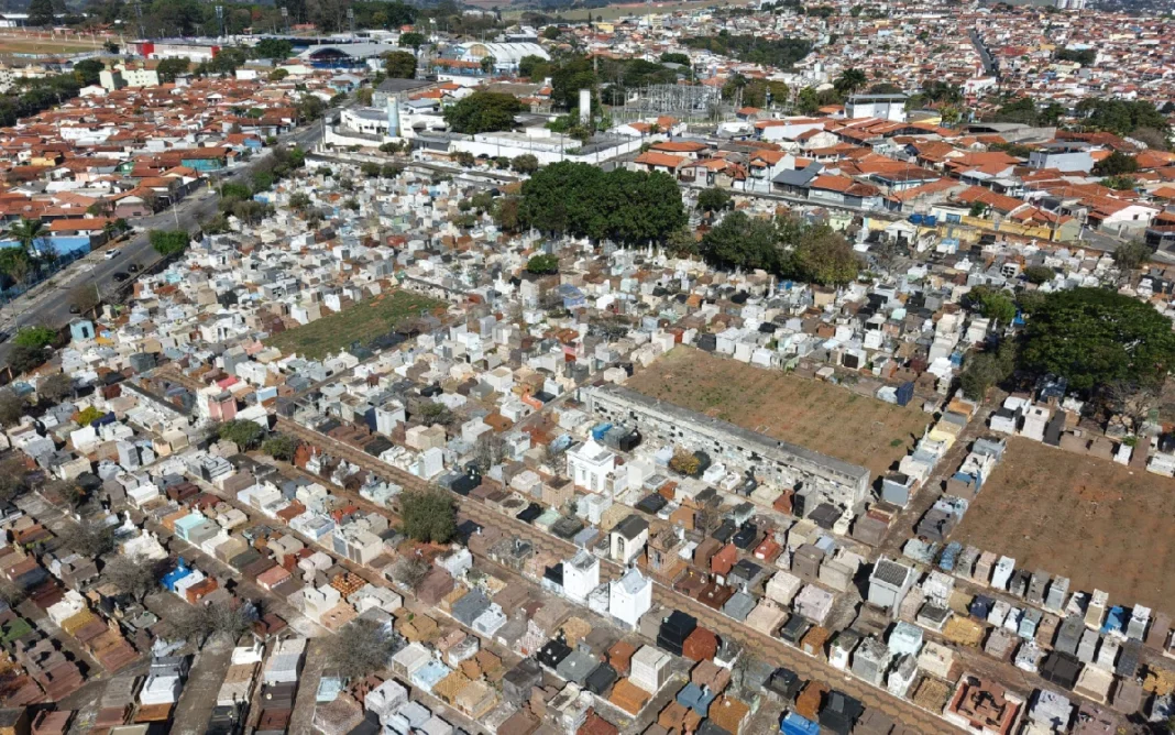 Bragança Paulista convoca responsáveis por jazigos para recadastramento no Cemitério da Saudade