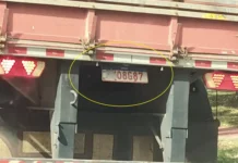 Carreta é flagrada com placas parcialmente cobertas durante circulação pela Avenida dos Imigrantes