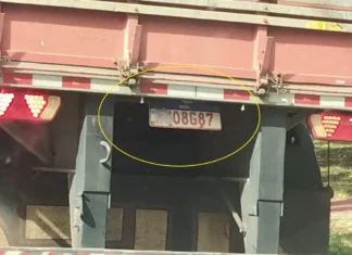 Carreta é flagrada com placas parcialmente cobertas durante circulação pela Avenida dos Imigrantes